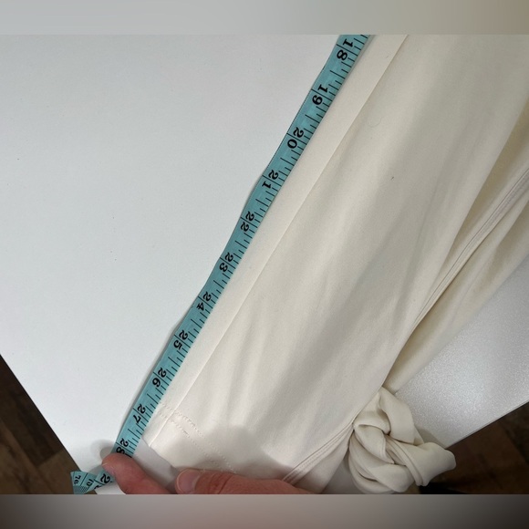 Fabletics Emilia sweatpant tie bottom size XXS in egret cream color - Picture 14 of 14